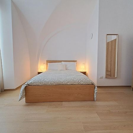 La Casa Sull Arco Bed & Breakfast ลูเชรา ภายนอก รูปภาพ