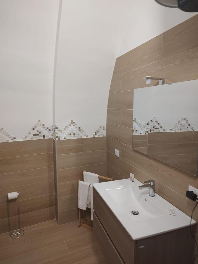 La Casa Sull Arco Bed & Breakfast ลูเชรา ภายนอก รูปภาพ