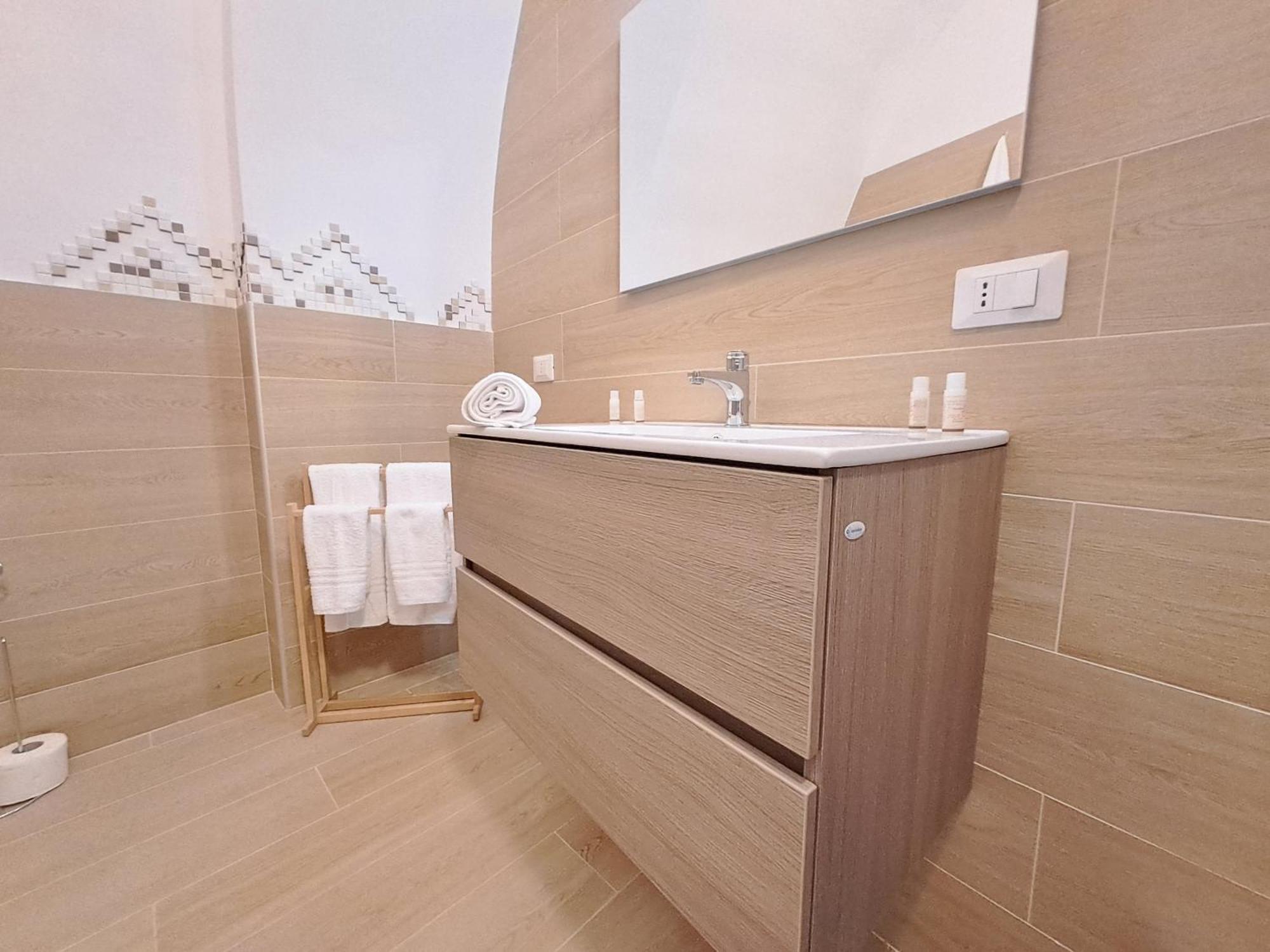 La Casa Sull Arco Bed & Breakfast ลูเชรา ภายนอก รูปภาพ